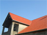 Wymiana dachu w pensjonacie w Dobiesławiu.